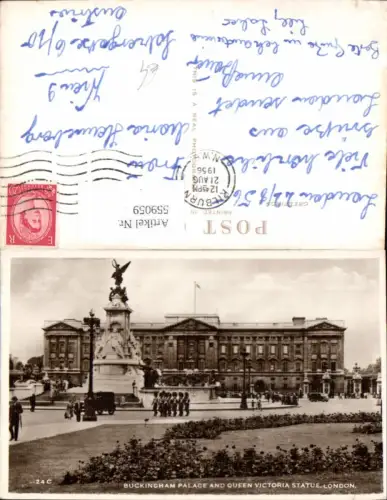 559059,England London Buckingham Palace and Queen Victoria Statue