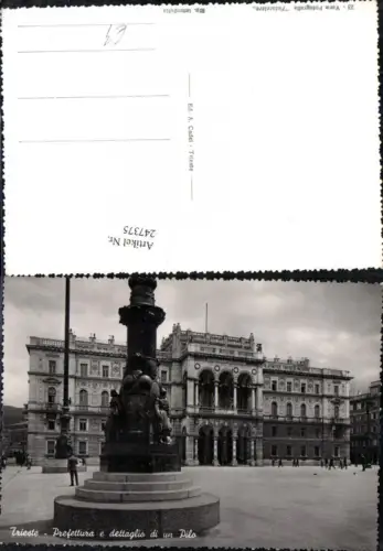 247375,Friuli-Venezia-Giulia Trieste Triest Prefettura e dettaglio di un Pilo Gebäude