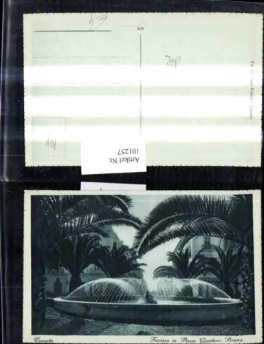 101257,Apulien Taranto Tarent Fontana in Piazza Giordano Bruno Springbrunnen Brunnen