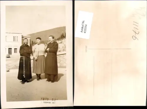 435554,Puglia Foggia San Giovanni Rotondo Priester Mönch