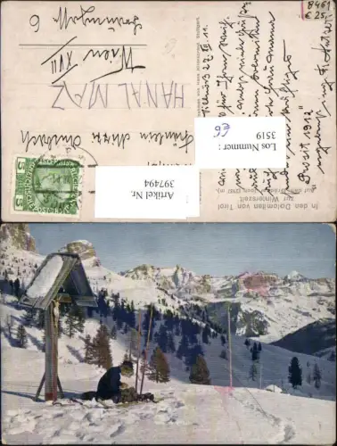 397494,Trentino Bolzano Auf dem Grödner Joch b. Villnöß Wegkreuz Bergkulisse Winterbild