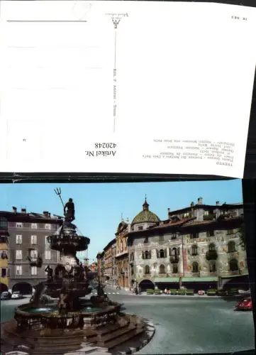 420248,Trentino Trento Trient Piazza Duomo Fontana del Nettuno e Casa Rela Brunnen