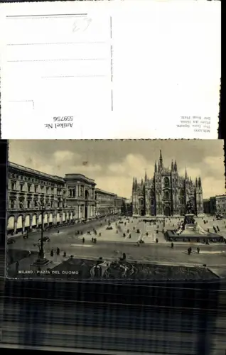 559756,Italy Milano Mailand Piazza del Duomo Dom Statue