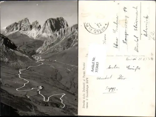 353685,Veneto Belluno Strada delle Dolomiti al Passo Pordoi verso il Sassolungo Bergkulisse