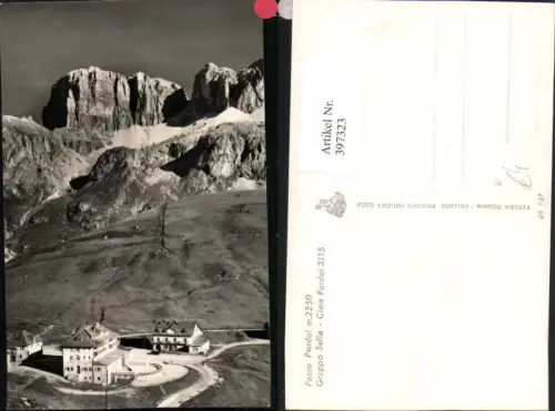 397323,Veneto Belluno Passo Pordoi Pordoijoch Gruppo Sella Cima Pordoi Bergkulisse