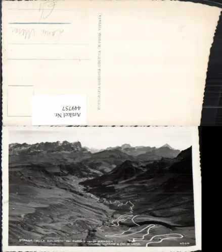 449757,Veneto Belluno Strada delle Dolomiti dal Pordoi verso Arabba Bergkulisse