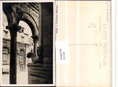 511142,Croatia Split Peristil Motiv Arkaden pub Foto Stühler