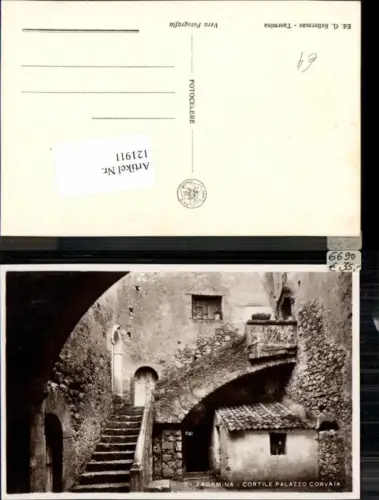 121911,Taormina Cortile palazzo corvaia