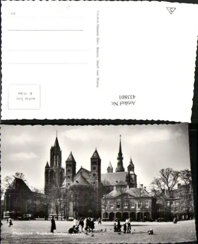 433801,Netherlands Maastricht Vrijthof Dulfjes voeren Kirche