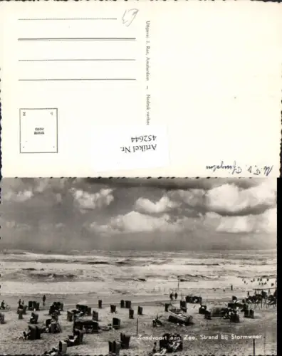 452644,Netherlands Zandvoort aan Zee Strand bij Stormweer Strandleben