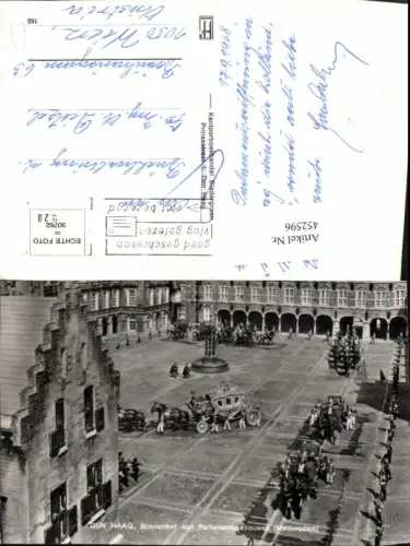 452596,Netherlands Den Haag Binnenhof met Parlamentsgebouwen Kutsche