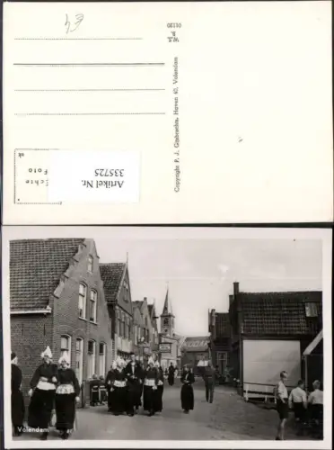 335725,Volendam Straßenansicht Trachten Kirchenturm