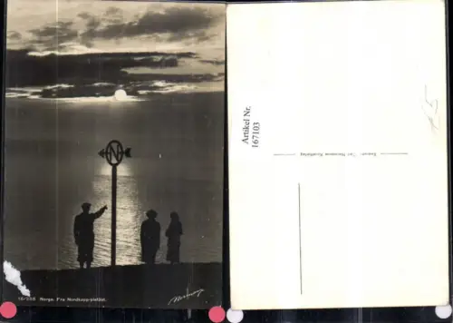 167103,Norge fra Nordkapp plataet Nordkap m. Personen Sonnenuntergang Nordpfeil Insel Mageroya