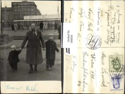 188636,Foto AK Prag Rosa m. Enkel Oma m. Kinder