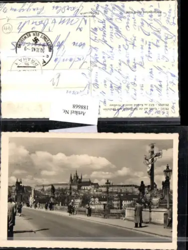 188668,Prag Praha Kreuz auf d. Karlsbrücke u. Hradschin Straßenansicht