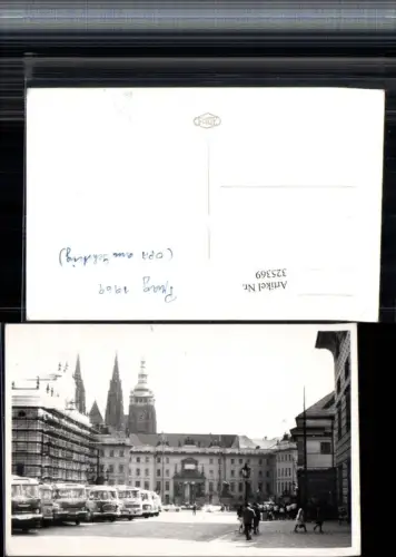 325369,Foto AK Prag Praha Burg Kirchentürme Autobusse Busse 1969