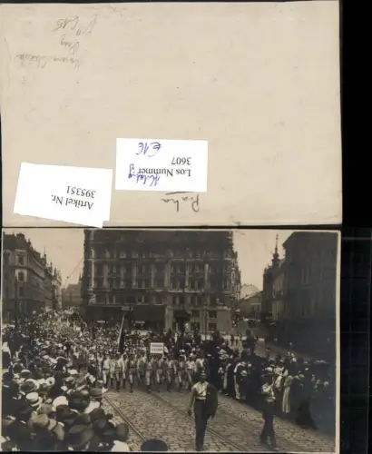 395351,Foto AK Prag Praha Morava Slezsko m. Bank Gebäude Parade