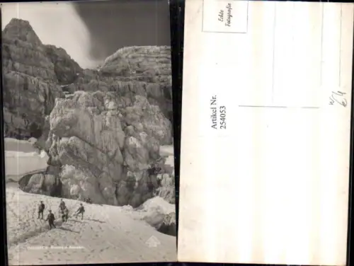 254053,Dachstein Einstieg m. Randkluft Bergkulisse Tourengeher b. Ramsau
