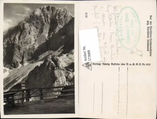 573989,Vor der Dachstein-Südwand-Hütte Ramsau am Dachstein