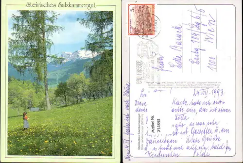 714843 Steirisches Salzkammergut Blick auf d. Loser Bad Aussee Mädchen mit Blumen