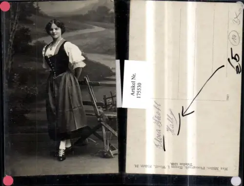 175530,Hall i. Tirol Portrait Flora Strobl Atelierfoto