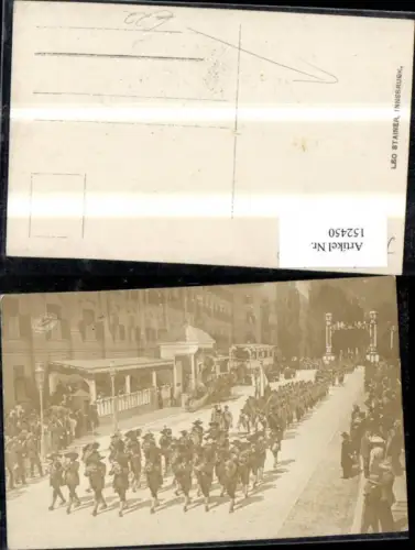 152450,Innsbruck Foto Ak Umzug Musikkapellen Personen Tracht Fahnen