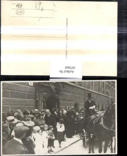 197069,Foto AK Innsbruck Stadt Fiaker Kutsche Pferd Leute