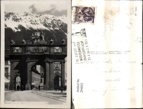 294022,Innsbruck Triumphpforte Straßenansicht Bergkulisse 19. Export u. Mustermesse 1951