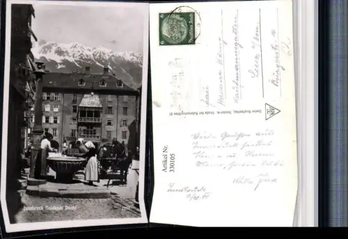 330105,Innsbruck Goldenes Dachl Brunnen Kutsche Bergkulisse