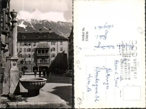 334036,Innsbruck Herzog-Friedrich-Straße Brunnen m. Goldenem Dachl Bergkulisse