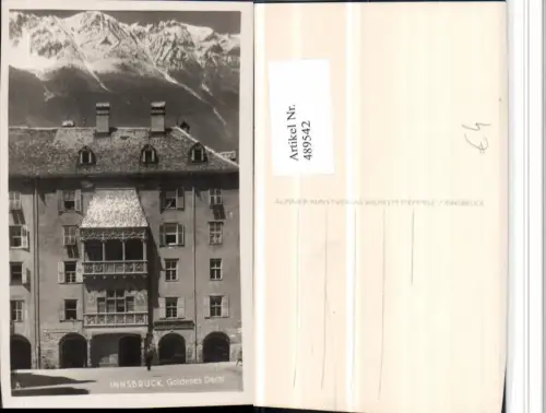 489542,Innsbruck Goldenes Dachl Bergkulisse