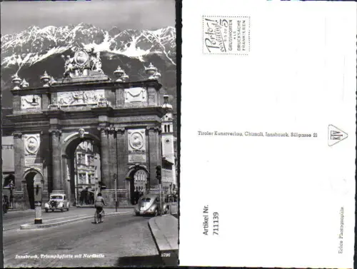 711139 Foto AK Innsbruck Triumphpforte mit Nordkette VW Käfer
