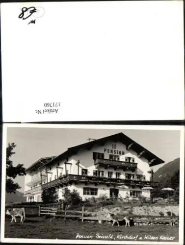 171760,Foto Ak Kirchdorf a. Wilden Kaiser Pension Seiwald Ansicht m. Kühe u. Personen