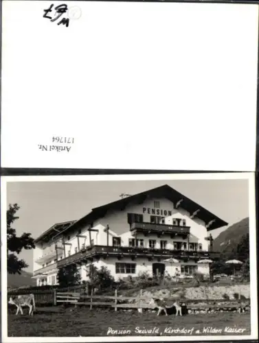 171764,Foto Ak Kirchdorf a. Wilden Kaiser Pension Seiwald Ansicht m. Kühe u. Personen