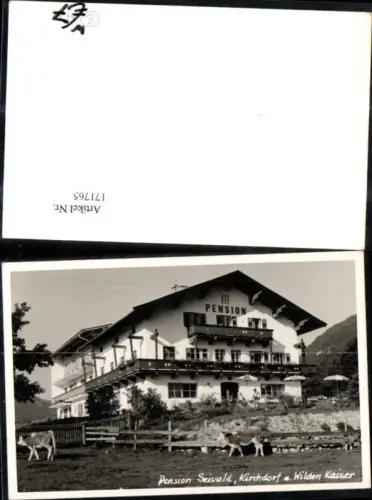 171765,Foto Ak Kirchdorf a. Wilden Kaiser Pension Seiwald Ansicht m. Kühe u. Personen