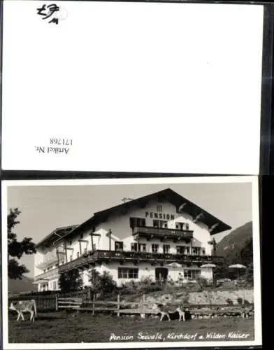 171768,Foto Ak Kirchdorf a. Wilden Kaiser Pension Seiwald Ansicht m. Kühe u. Personen
