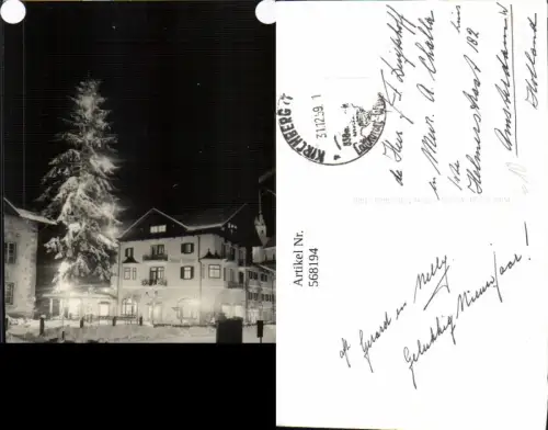 568194,Foto Ak Kirchberg in Tirol Dorfstraße Winter beleuchtet b. Nacht