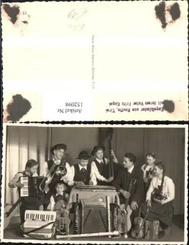 152098,Foto Ak Reutte Kinder d. Fam. Fritz Engel b. Musizieren Instrumente Zither Flöte Geige Bass Trompete