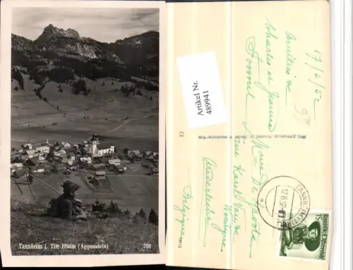 489941,Tannheim in Tirol Totale Junge Wanderer Bergkulisse
