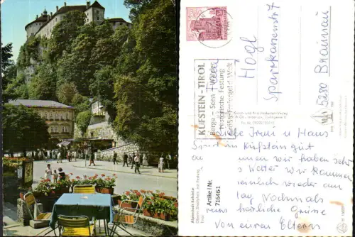 716461 Kufstein Oberer Stadtplatz mit Festung Gastgarten Kiosk im Vordergrund