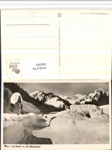 488589,Weg nach Baad im Kleinwalsertal Wegkreuz Bergkulisse