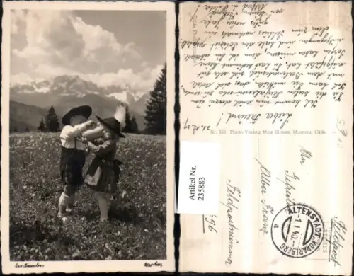 235883,Altenstadt Feldkirch Der Kavalier Kinder Tracht Hut Bier Wiese Feldpost 30696 pub Foto Max Stoess