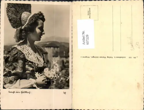 607229,Foto Ak Tracht v. Feldkirch Frau Goldhaube Blumen