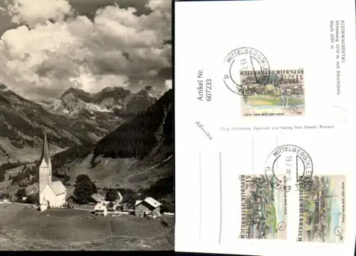 607233,Foto Ak Kleinwalsertal Mittelberg u. Schafalpenköpfe Kirche