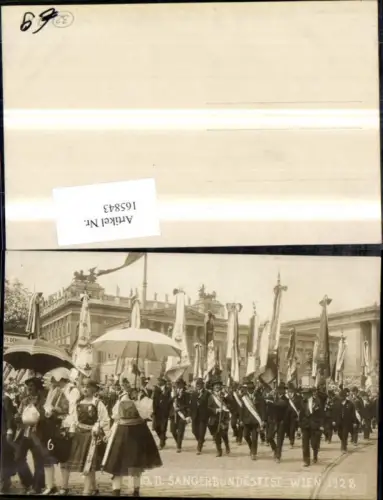 165843,Wien 1 Foto Ak 10 Dt Sängerbundfest Personen Fahnen Umzug 1928