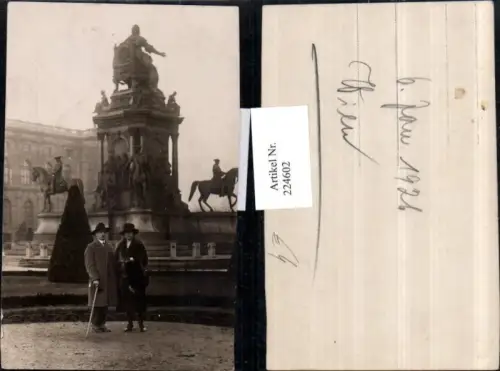224602,Foto AK Wien 1 Maria Theresia-Denkmal