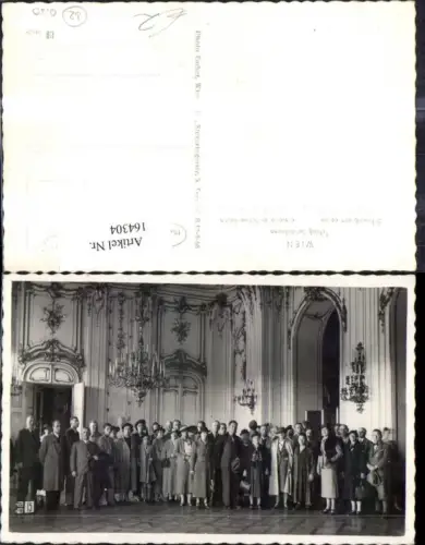 164304,Wien 13 Hietzing Schönbrunn Foto Ak Innenansicht Saal m. Personen 1915