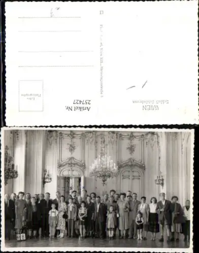 257427,Wien Hietzing Schloss Schönbrunn Innenansicht Gruppenfoto Kronleuchter