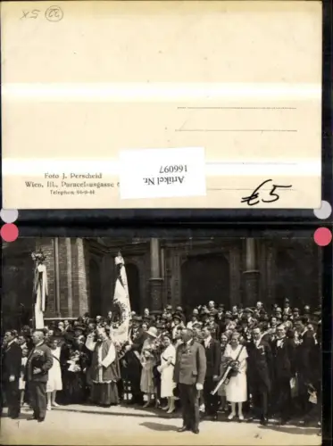 166097,Wien 3 Landstrasse Foto Ak Priester Bischof Fahnen Personen