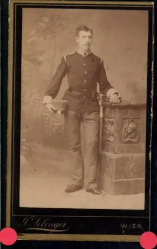 411559,CDV Soldat Uniform Kampfmesser Portrait pub Selinger Wien